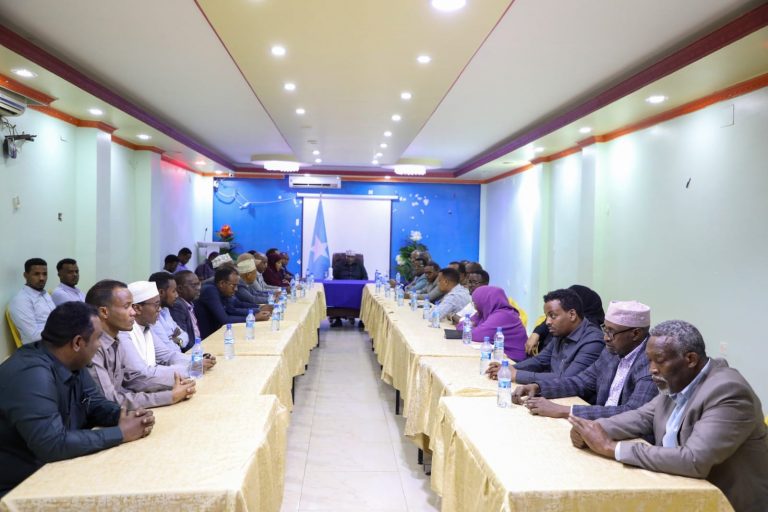 Guddoomiye Sheikh Aadan Madoobe oo qaabilay Midowga Musharraxiinta, Golaha Badbaadada iyo Madasha Samatabixinta KGS