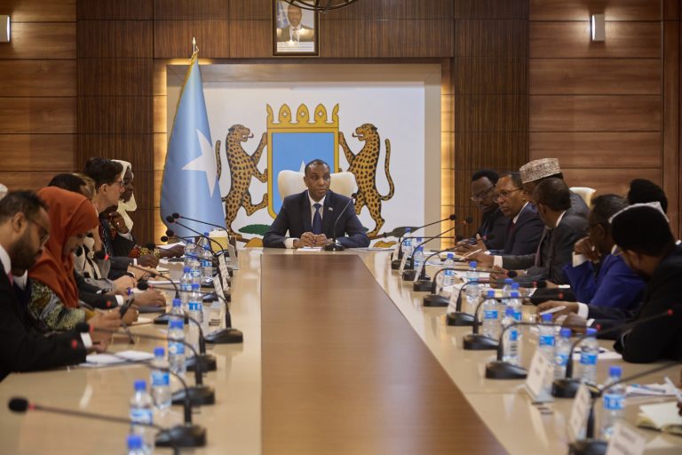 [DAAWO] Ra’iisul Wasaare Hamse oo qaabilay wafdi ka socda Baanka Adduunka