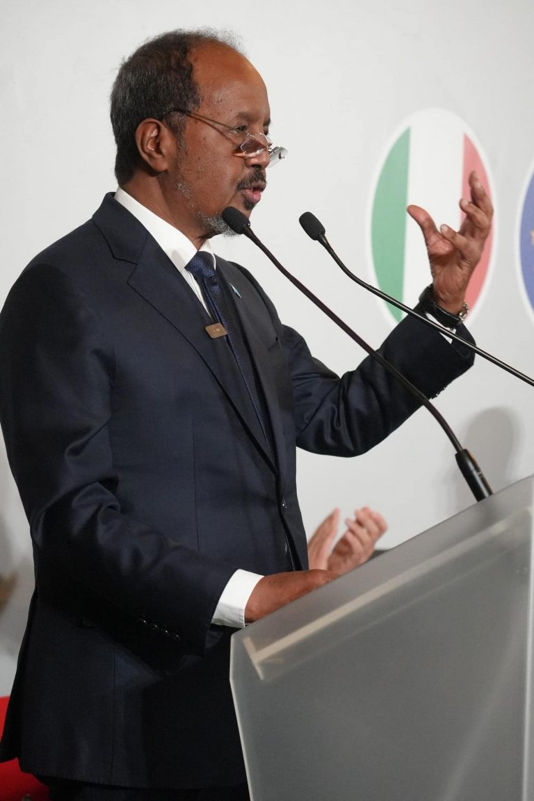 MADAXWEYNE XASAN SHEEKH “WAA IN LOO MIDOOBO CIRIBTIRKA ARGAGIXISADA SI LOO XAQIIJIYO DUNI NABDOON”.