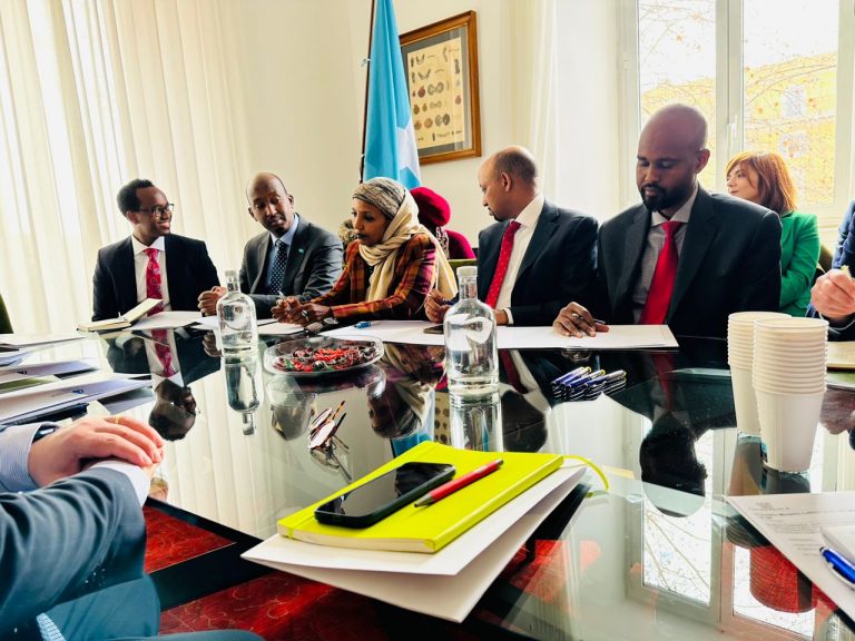 Wasiirka Wasaaradda Kalluumeysiga XFS oo kulamo iyo Shirar kala gooni gooni ah kawada Dalka Talyaaniga