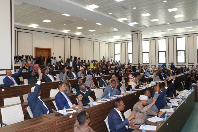 Guddoomiye Ku-Xigeenka Labaad Ee Golaha Shacabka BJFS Mudane.Cabdullaahi Cumar Abshirow ayaa Shir Guddoomiyay Kalfadhiga 2-aad Kulankiisa 20-aad ee Golaha Shacabka BJFS