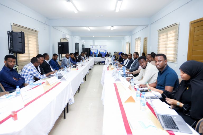 Wasiirka Arrimaha Gudaha XFS oo Tababar u furay Qaar kamid ah Masuliyiin ka socday Wasaradaha arimaha gudaha Maamul Goboledyda