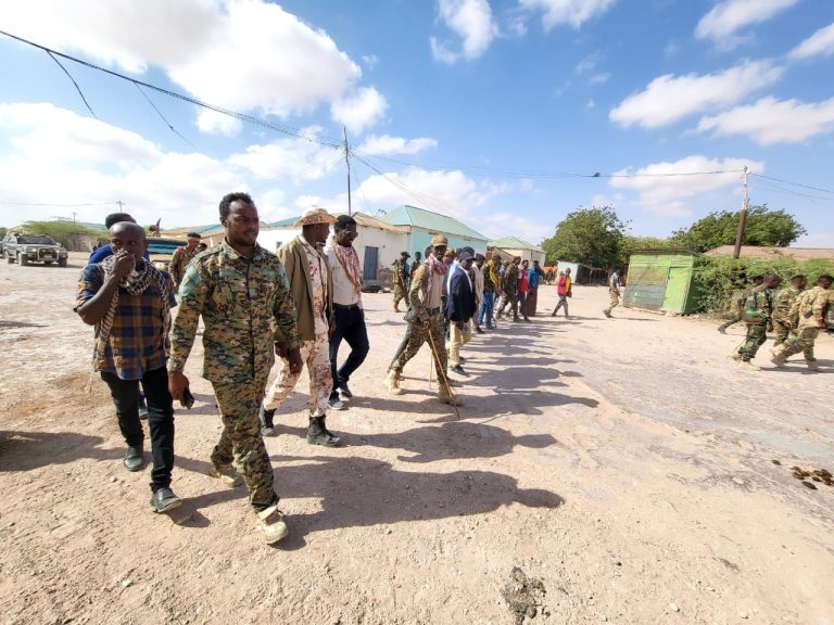 Masuuliyiin kala duwan oo goordhaw gaaray degmada Xarardheere