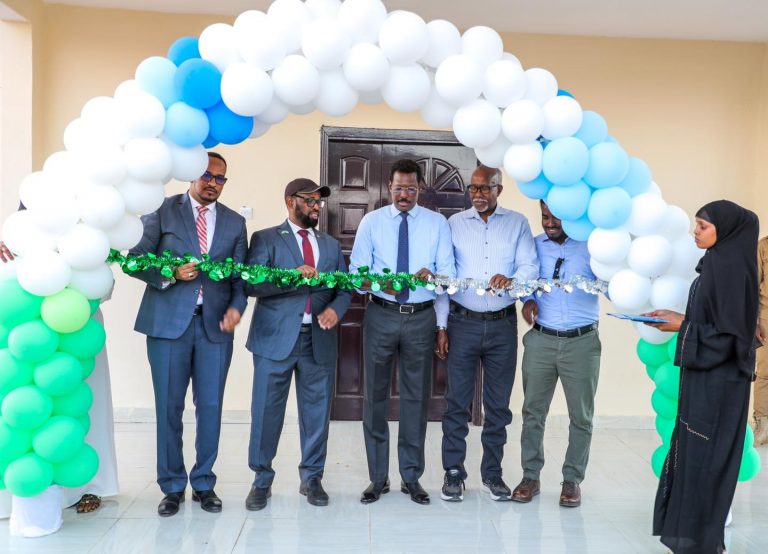 Madaxweyne Qoor-Qoor oo Xarigga ka jaray dhismaha cusub ee Wasaarada Beeraha iyo Waraabka ee Galmudug