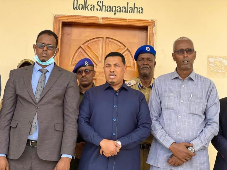 Guddoomiyaha Baarlamanka Hirsbabelle ahna Kusimaha Madaxweynaha oo kormeeray isbitaalka guud ee balcad