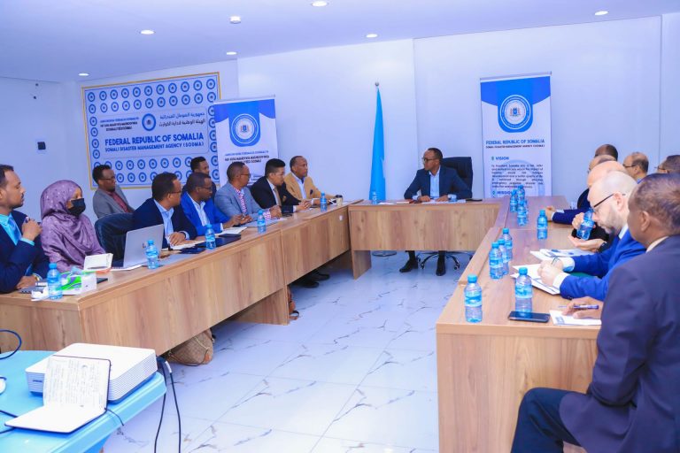 Guddoomiyaha Hey’adda Maareynta Masiiboyinka Qaranka oo la kulmay wafdi ka socda ururka iskaashiga islaamka ee OIC