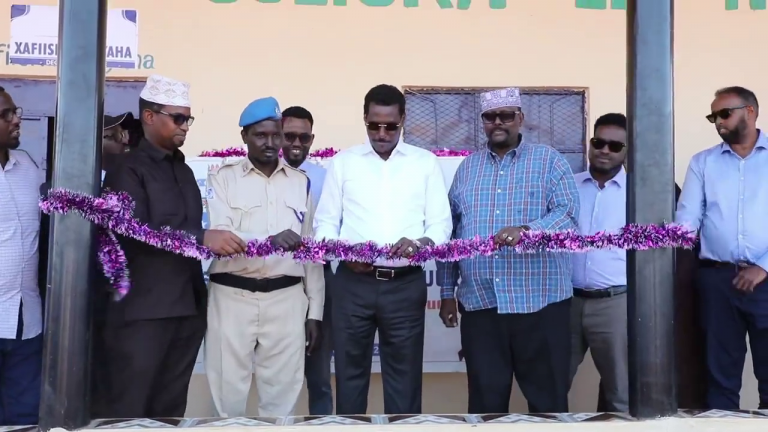 [DAAWO] Madaxweynaha Galmudug oo xarigga ka jaray saladhiga booliska degaanka Huurshe ee gobolka Galgaduud