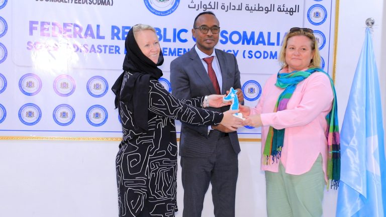 Guddoomiyaha Hay’adda Maareynta Masiiboyinka Qaranka oo maanta Muqdisho kula kulmay wafdi sare oo ka socday hey’adda hormarinta Sweden