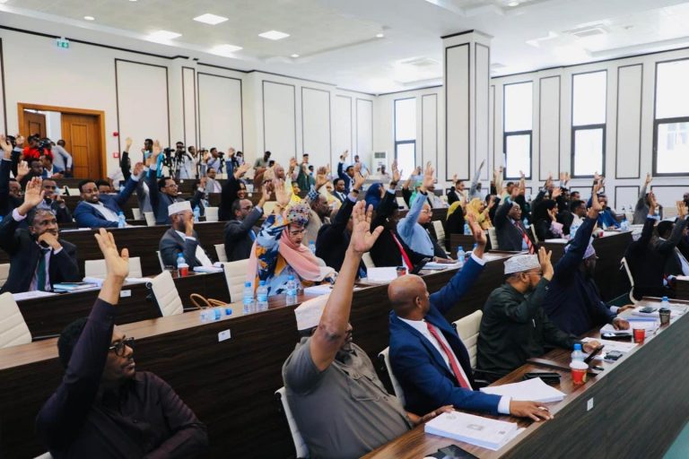 Golaha Shacabka oo Ansixiyay Gudiga Madaxa bannaan ee Dib-u-eegista iyo Hirgelinta Dastuurka KMG ah