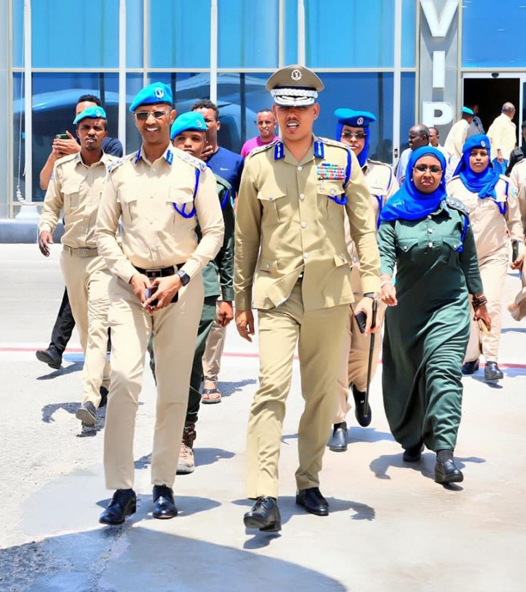 Wafdi uu hoggaaminayo Taliyaha Ciidanka Boliiska Soomaaliyeed General Sulub Axmed Firin ayaa lagu soo dhoweeyay Magalada Kismaayo