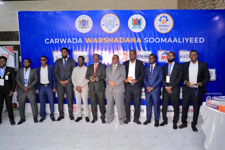 Guddoomiyaha Gobolka Banaadir oo xariga ka jaray Bandhiga Carwada Warshadaha Soomaaliyeed oo maanta ka furmay Magaalada Muqdisho