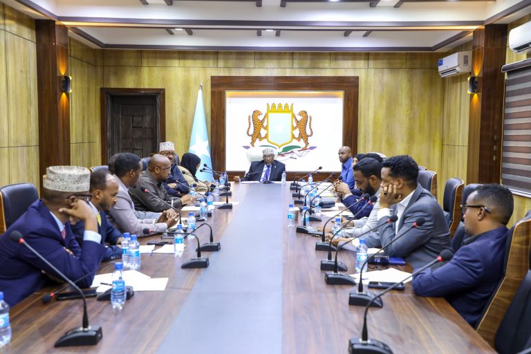 [DAAWO] Guddoomiyaha BFS oo guddoomiyay kulanka guddiga joogtada ah ee golaha oo looga hadlay nidaaminta hindise sharciyeedyada golaha