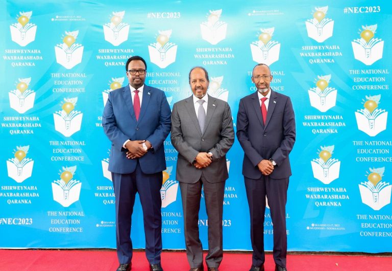 [DAAWO] Madaxweyne Xasan Sheekh  oo furay shirweynaha Waxbarashada dalka