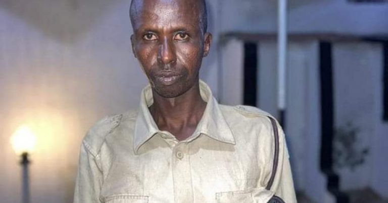 Taliska ciidanka booliska oo gacanta ku dhigay askari fal awood sheegasho kula kacay muwaadin