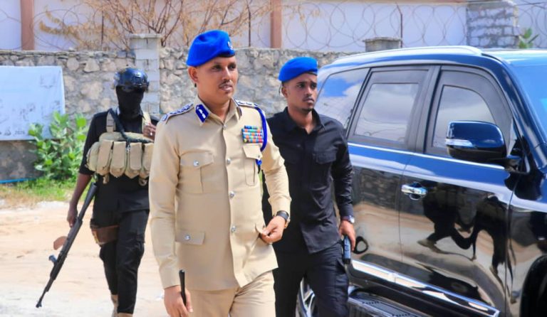 Taliyaha ciidanka booliiska oo kormeeray qeybta faraha ee hogaanka baarista dambiyada CID-da