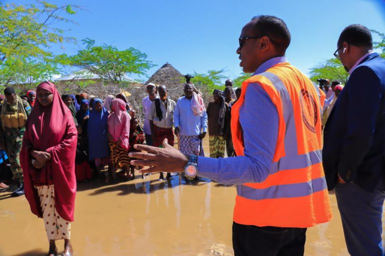 Hay’adda Maareynta Musiibooyinka Qaranka ayaa gargaar gaarsiisay Magaalada Xudur halkaas oo daadad xoogan ay ku soo rogmadeen