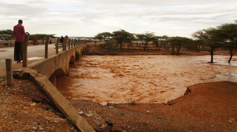 Gobol ay hore abaaro uga jireen, oo haatan ay roobabku ku dileen 21 qof