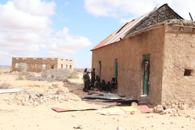 Khawaarijta Al-Shabaab oo gubay Guryo ay leeyihiin Dad Shacab ah