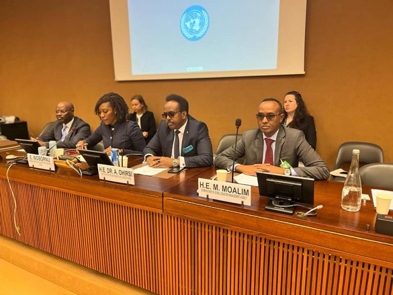 Wasiir dowlaha Wasaaradda deegaanka iyo Isbedelka Mudane Adam Aw Hirsi  iyo ,Guddoomiyaha Hay’adda Maareynta Musiiboyinka ayaa  waxa ay uga qeybgaleen Shirweyne looga hadlaayey xaaladda bani-aadannimo ee Soomaaliya