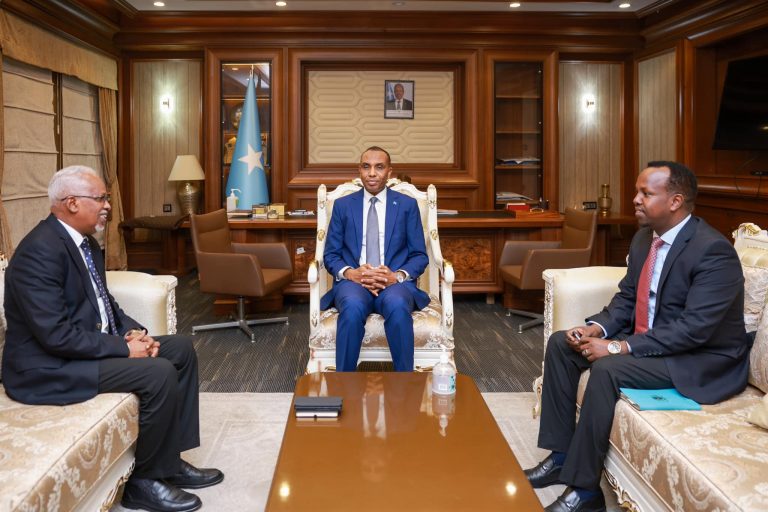 Ra’iisal wasaaraha xfs mudane xamse cabdi bare ayaa xafiiska ku qaabiley safiirka cusub ee Jamhuuriyadda jabuuti