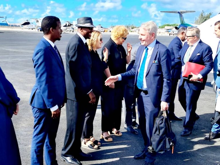 [DAAWO] Wafdi uu horkacayay Wasiirka Arrimaha Dibedda  Finland oo Muqdisho soo gaaray