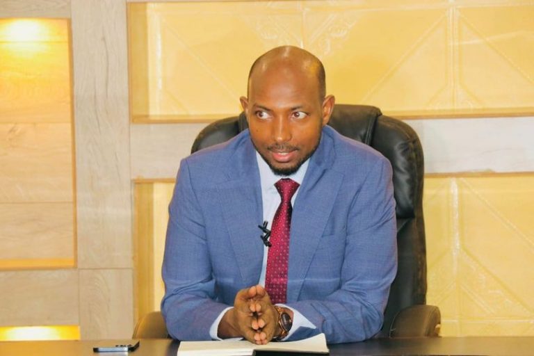 Guddoomiyaha maxkamadda sare ee dalka oo u hambalyeeyay guddoomiyaha cusub ee maxkamadda sare ee Hirshabeelle