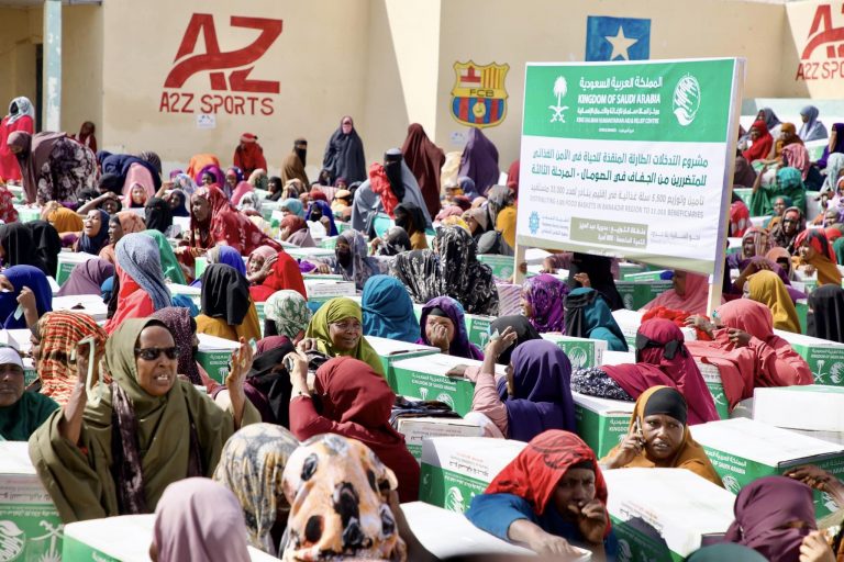 Hay’adda Maareynta Musiiboyinka Qaranka iyo Hay’adda Boqor Salmaan oo 800 Qoys Gargaar ugu qeybiyey Degmada Cabdicasiis