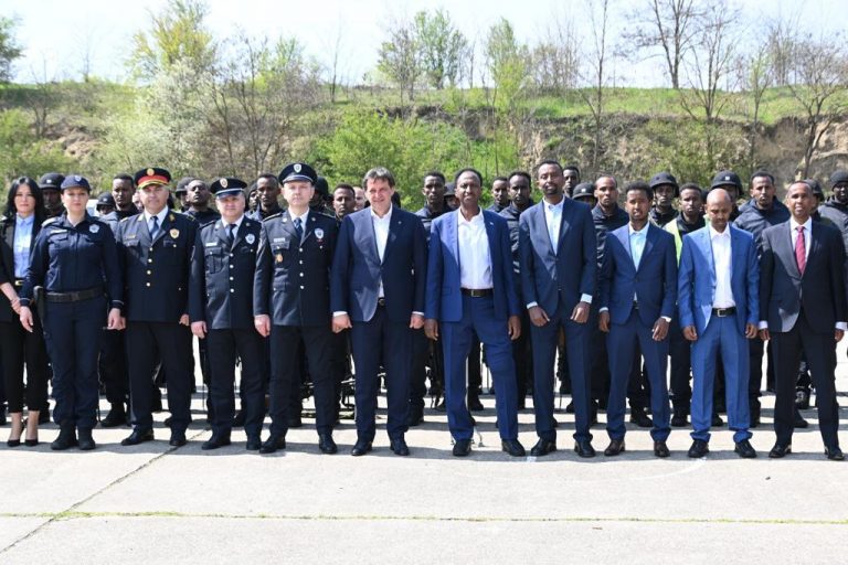 Wasiirka Wasaaradda Amniga XFS oo tababar u soo xiray qaar ka tirsan Ciidanka ilaalada gaarka ah ee Madaxtooyada