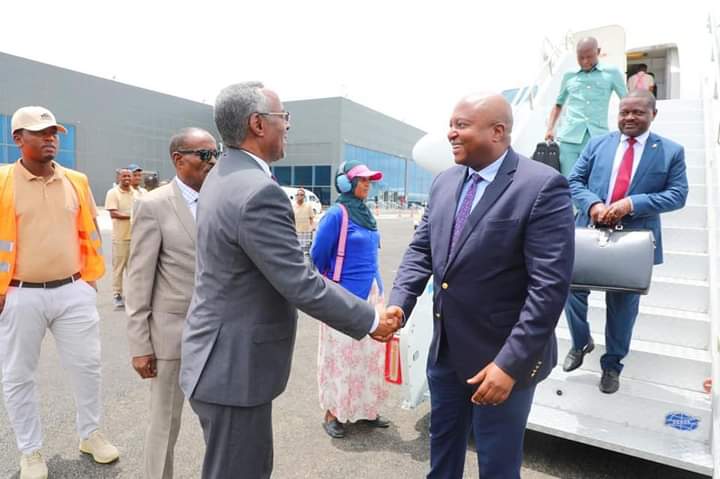 Wasiirka Arrimaha Dibadda XFS oo soo dhaweeyay dhigiisa dalka Burundi