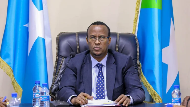 Madaxweynaha Hirshabeelle oo kala diray Garsoorka Gobolka Shabeelaha Dhexe