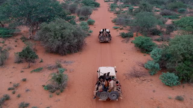 Horjoogayal khawaarij ah oo Carruurtooda kala baxsanaya goobaha kooxdu joogto