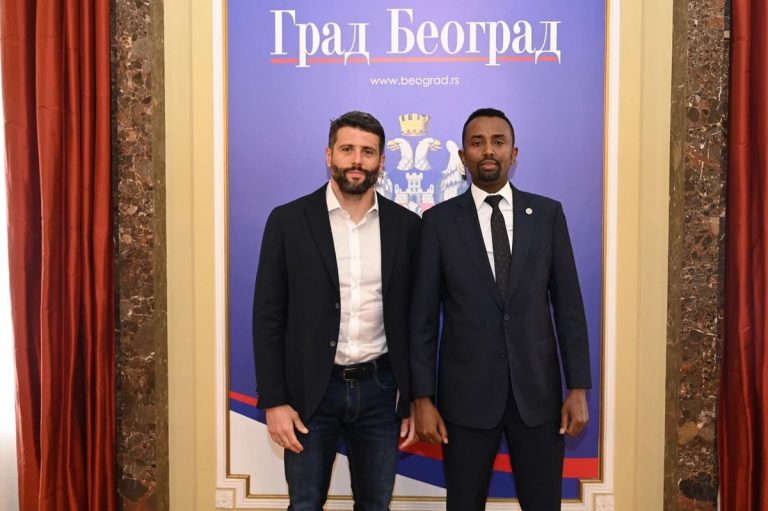 Danjiraha JFS ee Serbia iyo Duqa Magaaladda Belgrade oo ka wada-hadlay Mataaneynta Muqdisho iyo Belgrade.