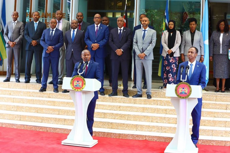 Dowladaha Soomaaliya iyo Kenya oo ka wada hadlay furista xaduudaha ay labada dal wadaagaan.