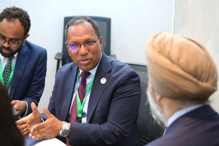 Wasiirka Maaliyadda oo Sharma Shiikh kula kulmay wasiirka horumarinta caalamiga ah ee dowladda Canada.