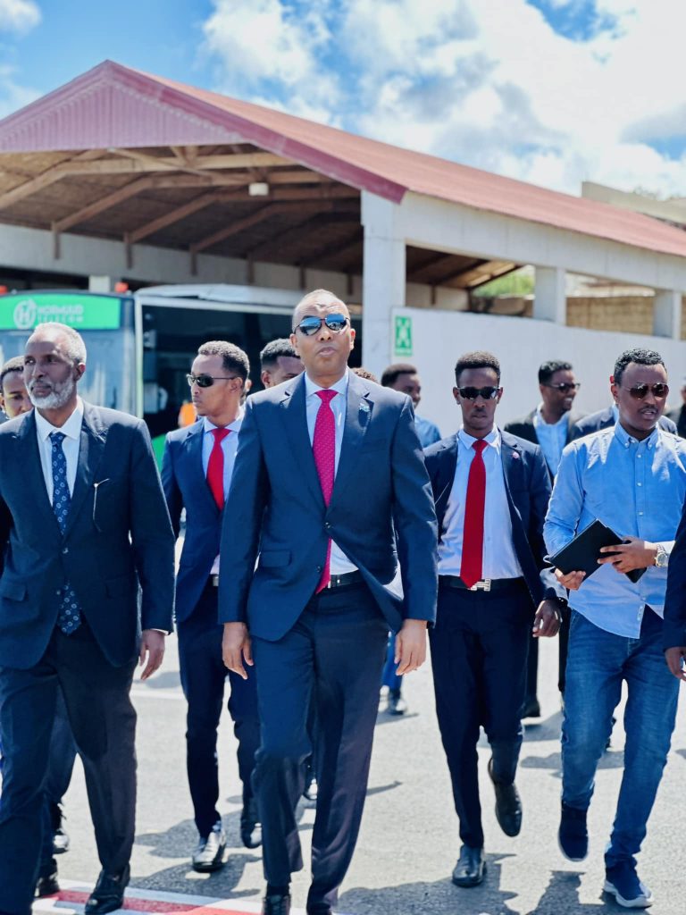 Ra’iisul Wasaaraha Xukuumadda Mudane Xamsa Cabdi Barre iyo wafdi uu hoggaaminayo ayaa maanta u ambabaxay magaalada Sharm El-Sheikh ee dalka Masar