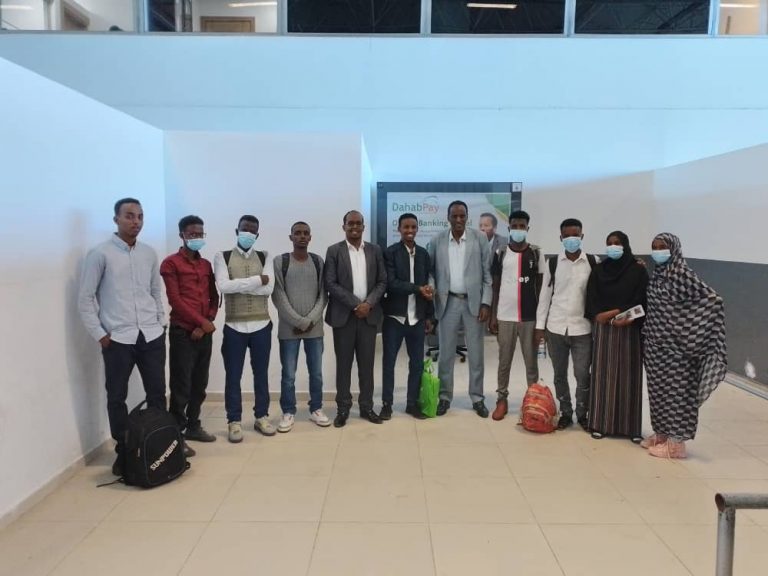 Dowladda Soomaaliya,oo 9 muwaadiniin ku go’doonsanaa Sudan dalka ku soo celisay.