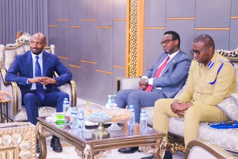 Kulan looga hadlay Wadashaqeynta Boliiska iyo Garsoorka oo Muqdisho lagu qabtay {sawirro}