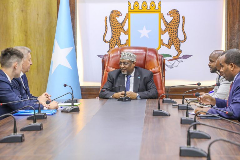 Guddoomiyaha Golaha Shacabka oo qaabilay Safiirka Ruushka