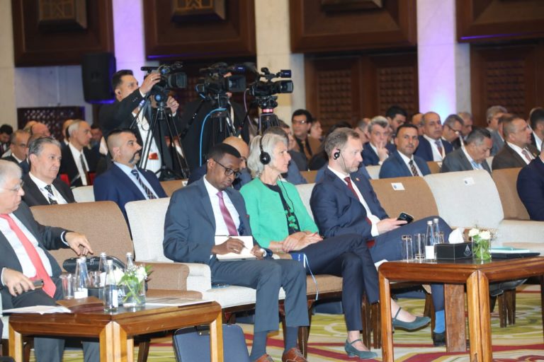 Wasiiru dowlaha Macdanta iyo biyaha XFS oo Ciraaq uga qeybgalay Shir looga hadlayay biyaha {SAWIRRO}