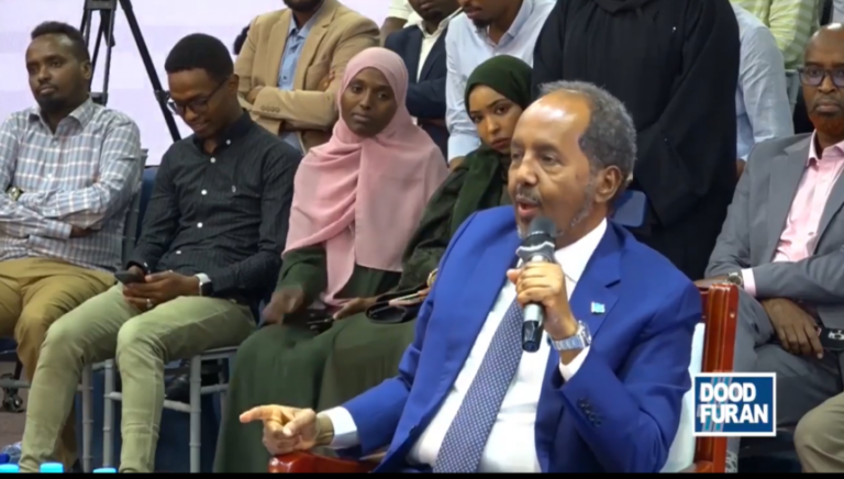 Dowladda Maxay ku dooratay in dalalka safka hore ay la kaashato dagaalka Khawaarijta?