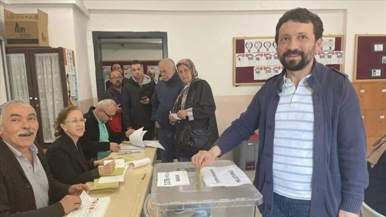 Dadweynaha Turkiga oo u dareeray goobaha Cod bixinta