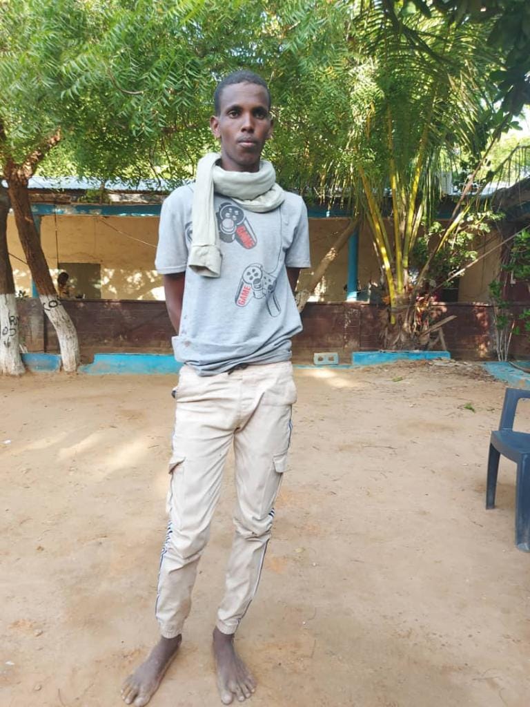 Ciidanka ammaanka Caasimadda oo gacanta ku dhigay dhagar qabe katirsan khawaarijta