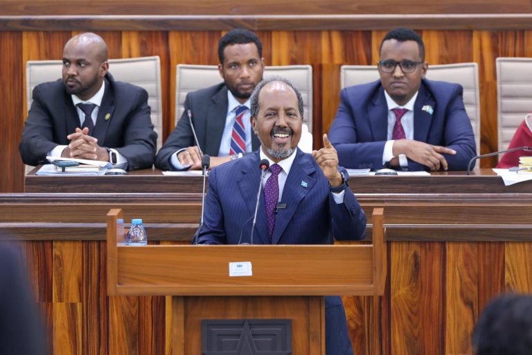 Madaxweyne Xasan Sheekh oo furay Kal-fadhiga golaha Baarlamaanka