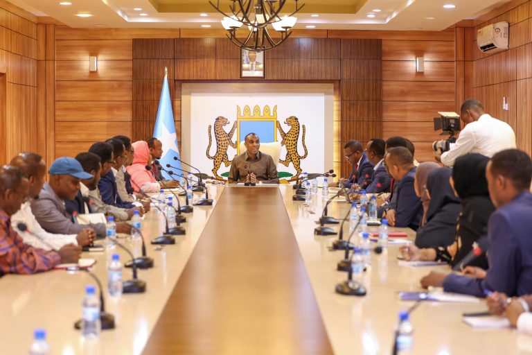 Ra’iisul Wasaaraha Xukuumadda Mudane Xamsa Cabdi Barre, ayaa maanta bilaabay kulamo muhiim ah oo uu la yeelanayo Wasaaradaha, si uu ugula xisaabtamo waxyaabihii ka qabsoomay