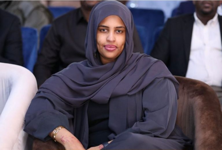 Lataliyaha madaxweynaha ee dhanka xakameynta hubka sharci darada marwo mako maxamuud mouse ayaa galmudug ugu hambalyeysay ansixinta sharciga xakameynta hubka