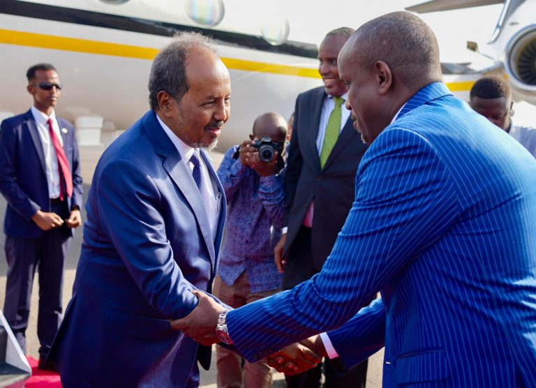 Madaxweyne Xasan Sheekh oo Jabuuti ugu qeyb galaya shir madaxeedka IGAD