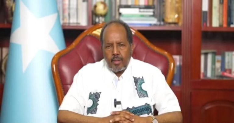 Madaxweynaha dalka oo sheegay in ay u siman yihiin argagixisada iyo kuwa lunsada Canshuurta Qaranka