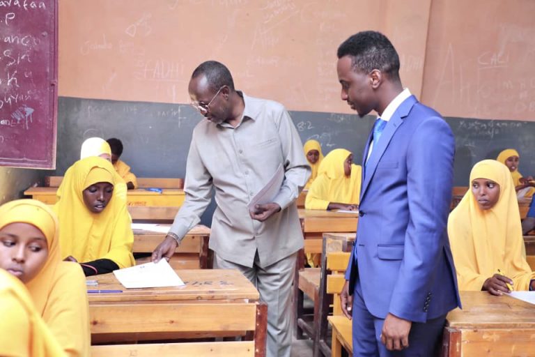 Gudoomiyaha Gobalka Banaadir oo daah-furay imtixaanadka Dugsiyada Dhexe ee Gobalka Banaadir