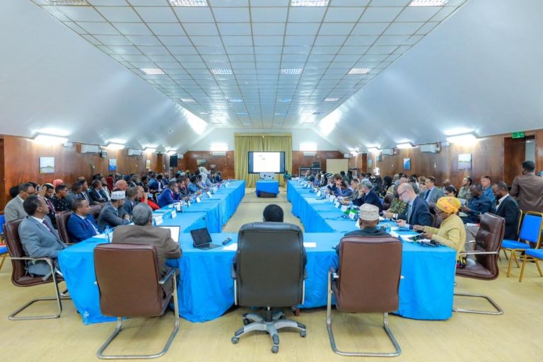 Ku simaha Ra’iisul Wasaaraha oo furey kulan looga hadlaayo xisilinta iyo soo kabashada deegaannada laga xoreeyey Khawaarijta.