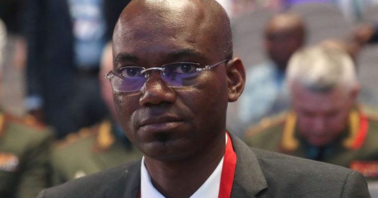 Mareykanka oo cunaqabateyn ku soo rogay Wasiirka difaaca iyo sarkaalkiil tirsan militariga Maali